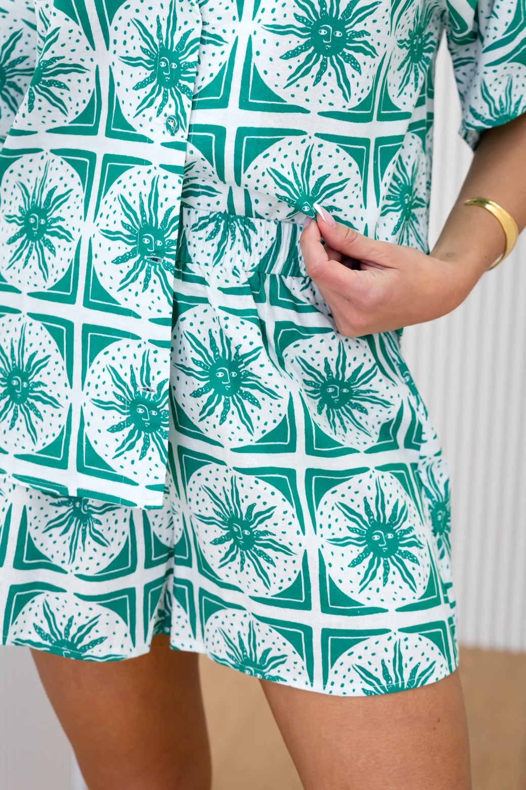 Kelsey Shorts Helios Sun Print Emerald